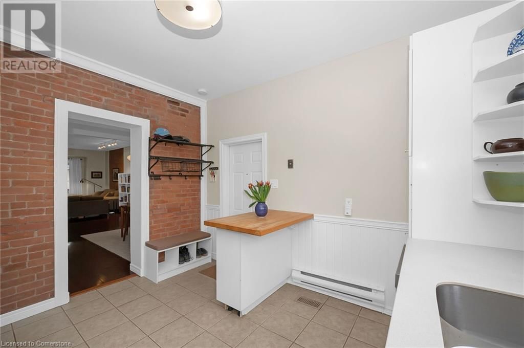 300 CHARLTON AVENUE WEST Image 17