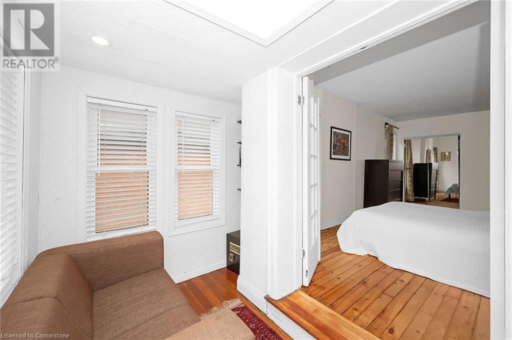 300 CHARLTON AVENUE WEST Image 24