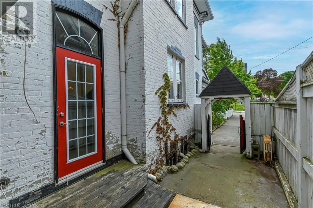 E - 140 LANCASTER STREET Image 18