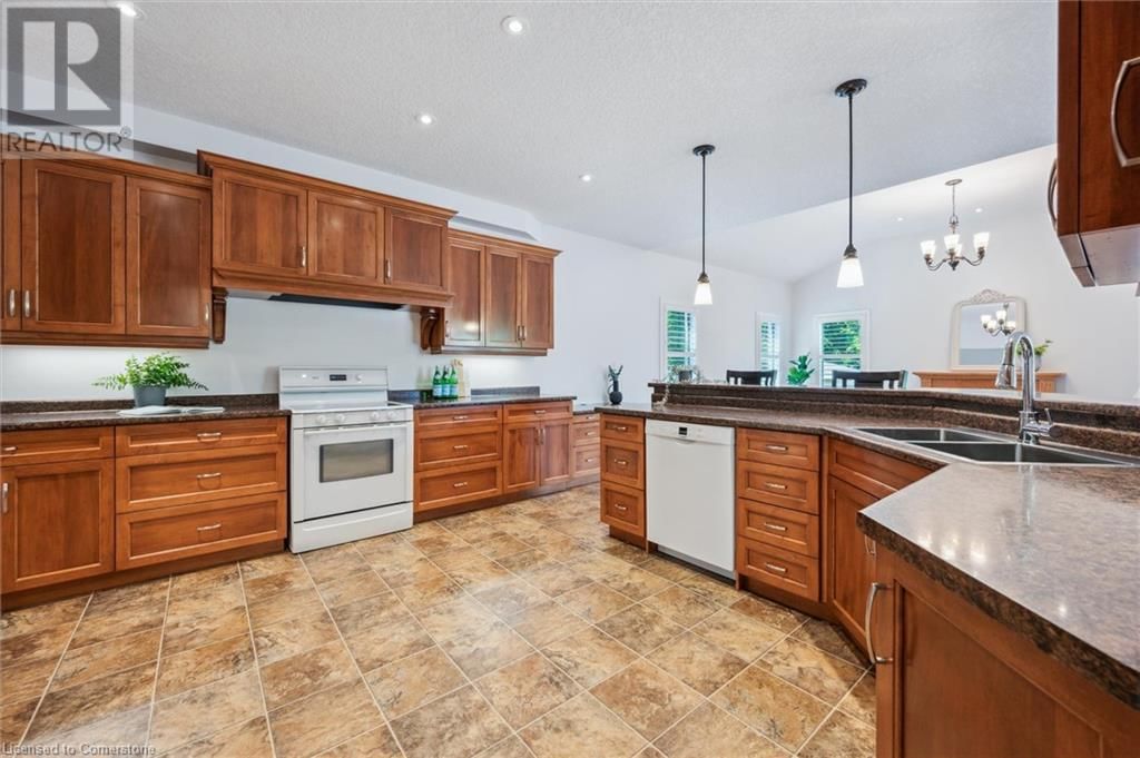42 TREEVIEW DRIVE Image 21