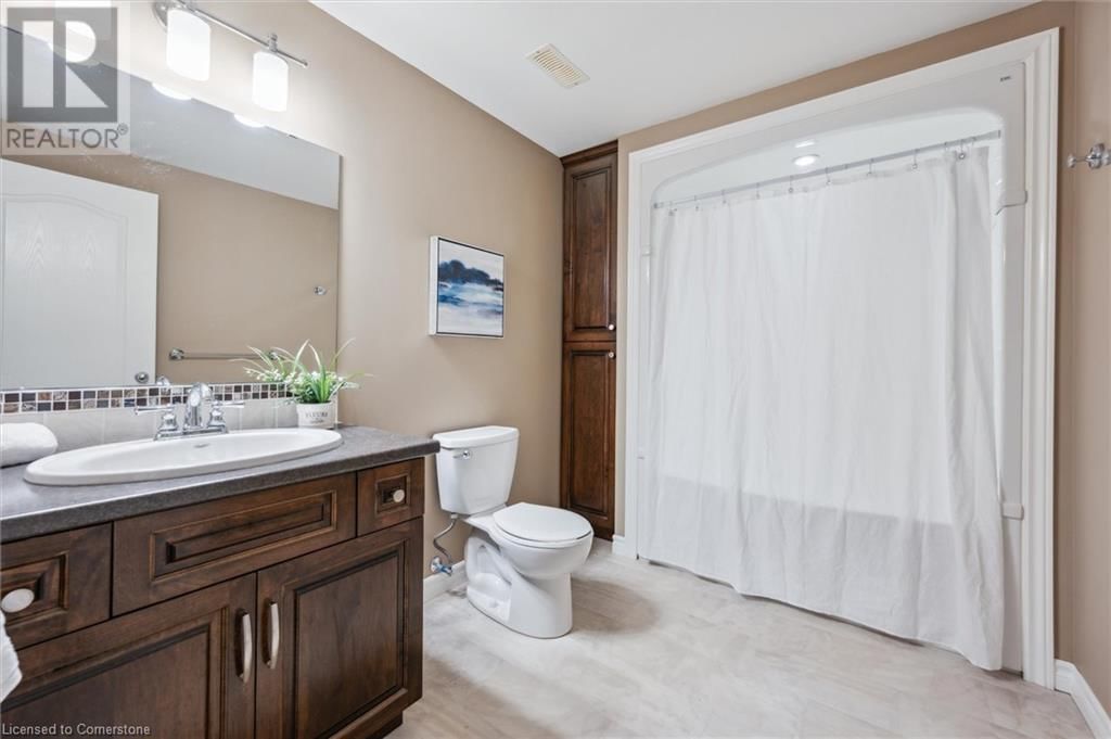 42 TREEVIEW DRIVE Image 36