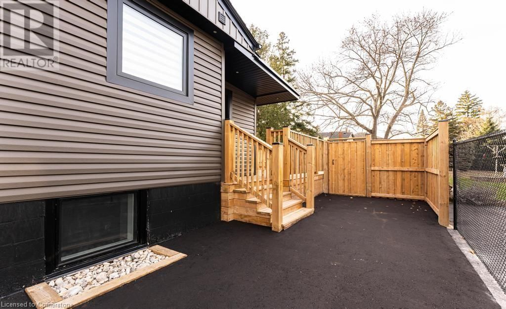 174 ROXBOROUGH AVENUE Image 15