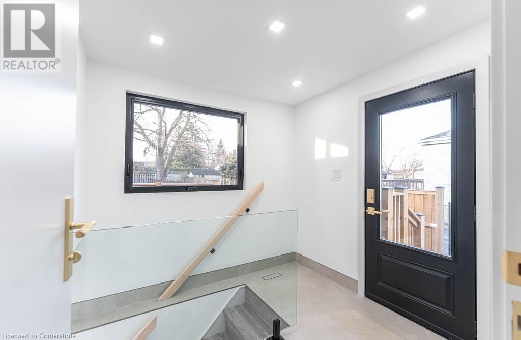 174 ROXBOROUGH AVENUE Image 18