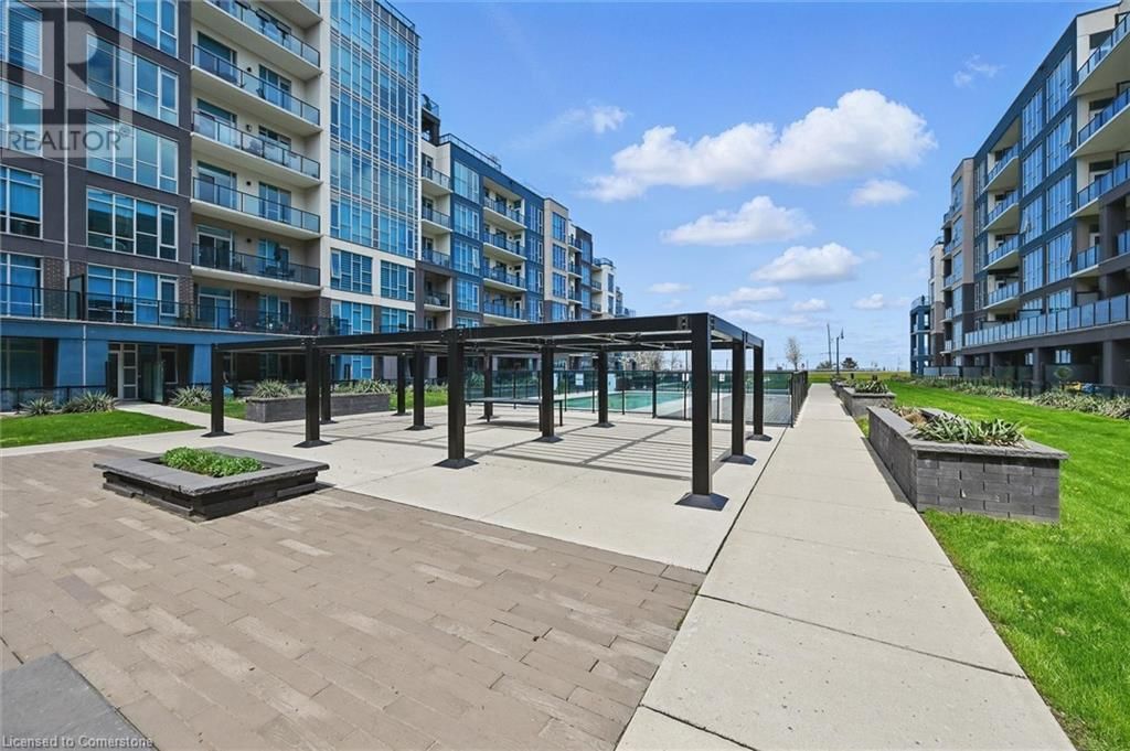 201 - 16 CONCORD PLACE Image 32