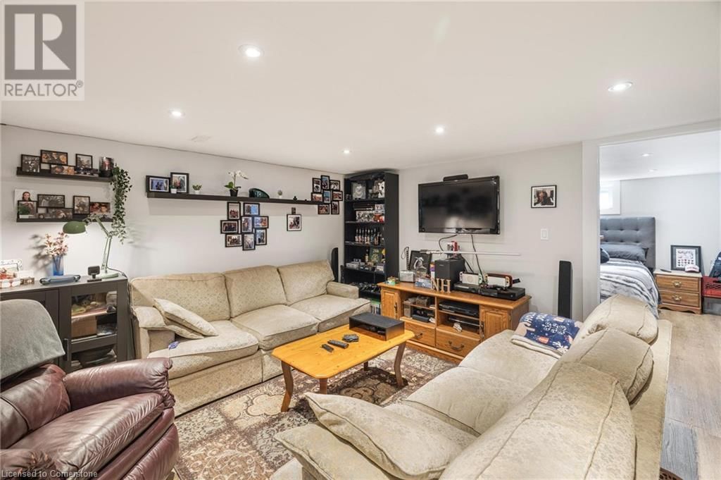 1057 CLARE AVENUE Image 7