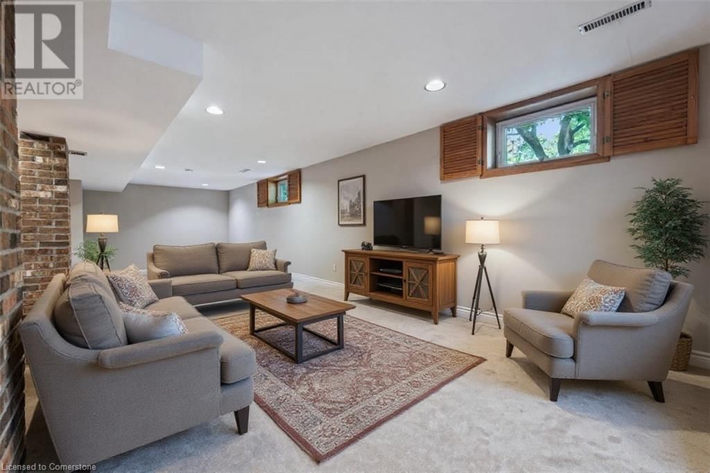 2525 WOBURN CRESCENT Image 35