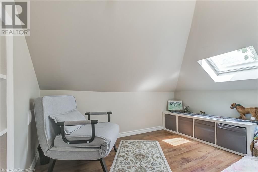 113 LYNDEN ROAD Image 21