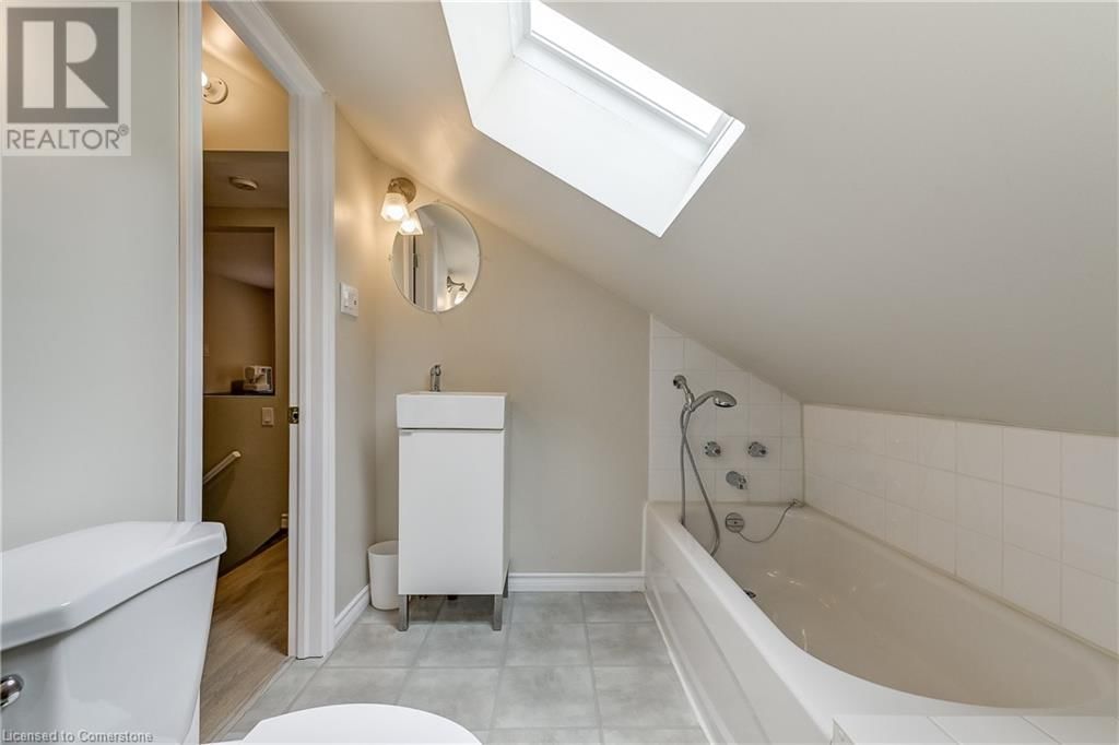 113 LYNDEN ROAD Image 22