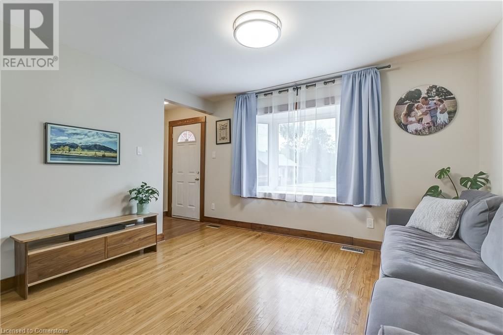 113 LYNDEN ROAD Image 5
