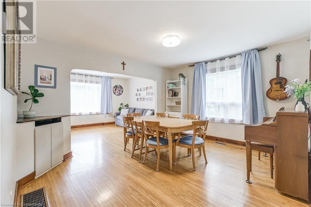 113 LYNDEN ROAD Image 8