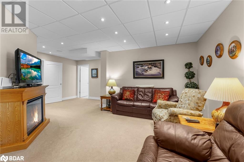 40 COLLIER CRESCENT Image 32