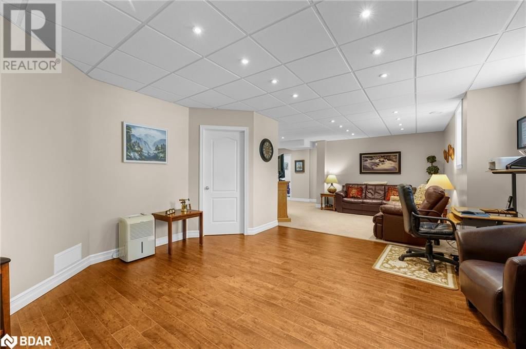 40 COLLIER CRESCENT Image 33