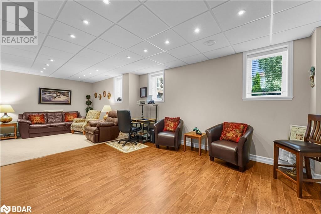 40 COLLIER CRESCENT Image 34