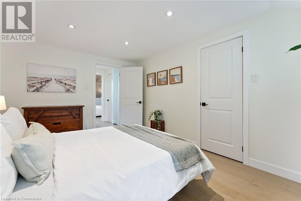 2 - 23 MACAULAY STREET WEST Image 14