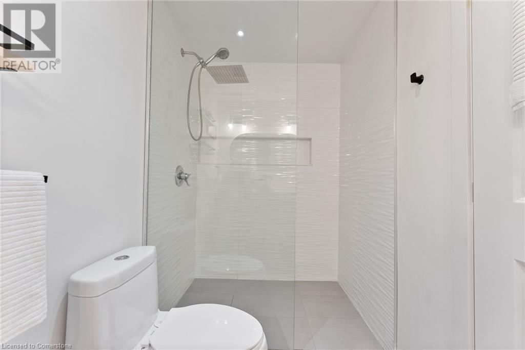 2 - 23 MACAULAY STREET WEST Image 16