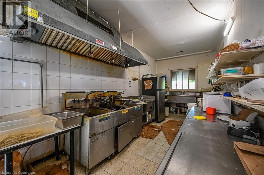 967 KING STREET EAST Image 3