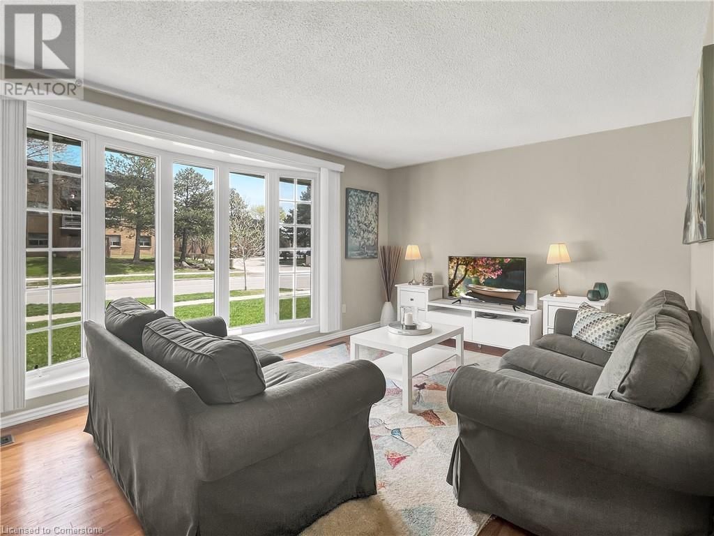 267 KINGSWOOD DRIVE Image 9