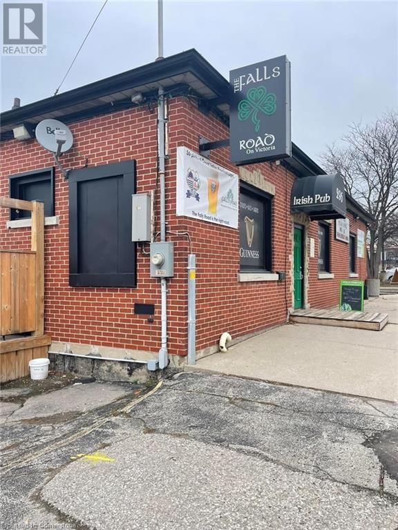 296 VICTORIA STREET NORTH Image 4