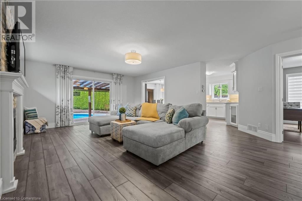 52 BOND COURT Image 12
