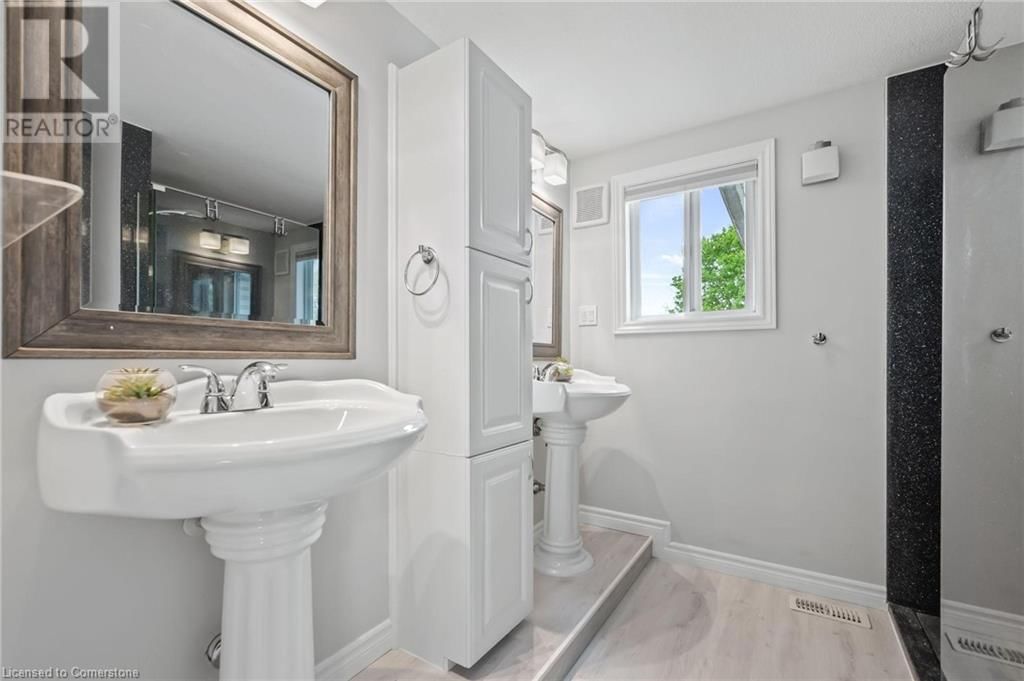 52 BOND COURT Image 18