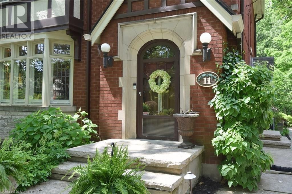 11 OAK KNOLL DRIVE Image 4