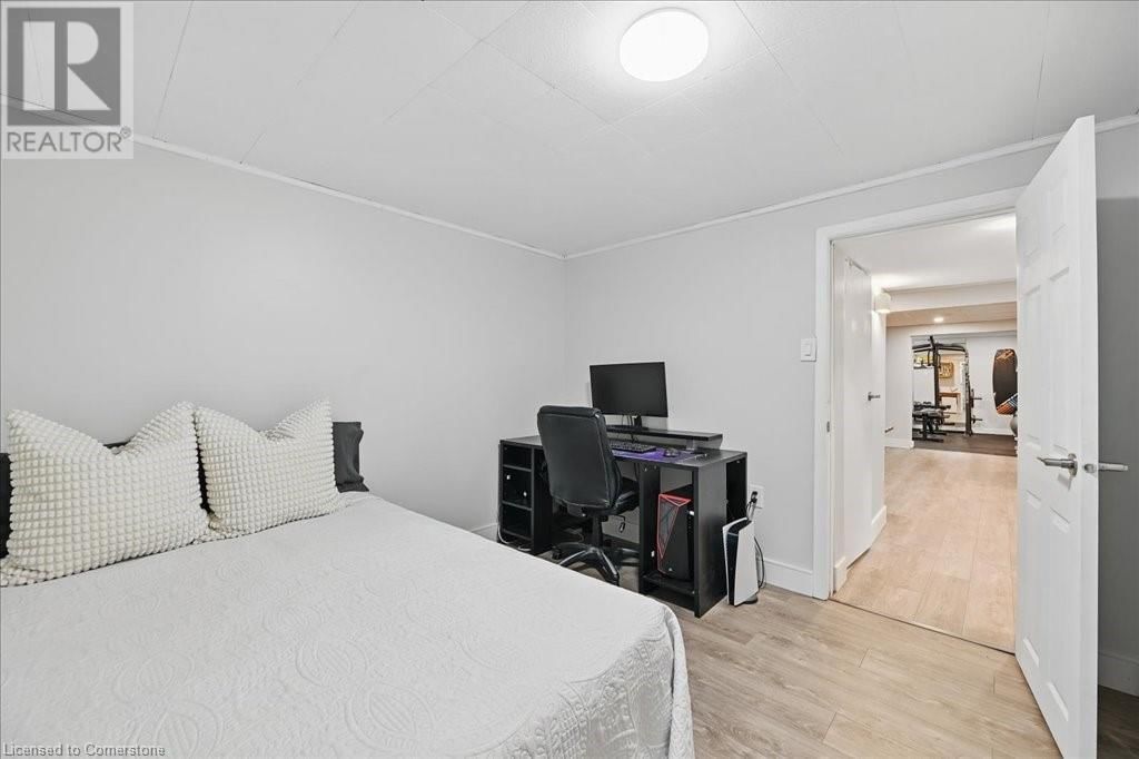 747 MULLIN WAY Image 32