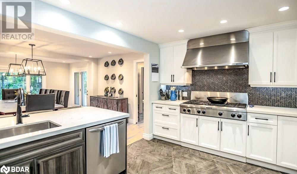 112 LAKESHORE ROAD WEST Image 12