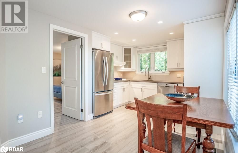 112 LAKESHORE ROAD WEST Image 17