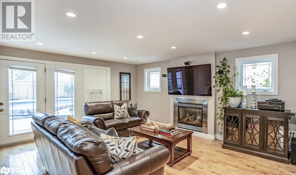 112 LAKESHORE ROAD WEST Image 25