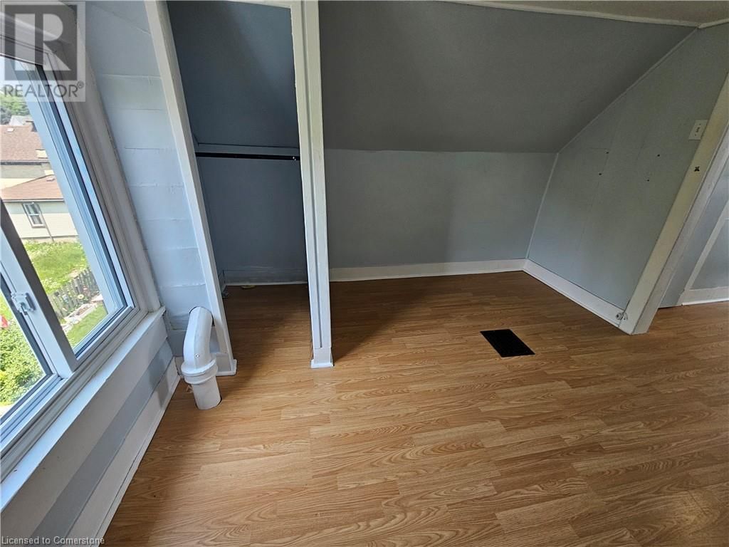 56 CAMERON STREET NORTH Image 12
