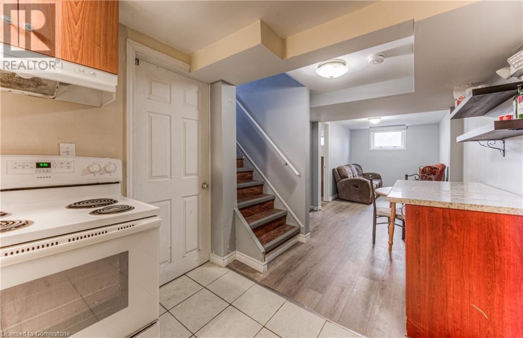553 TEAKWOOD DRIVE Image 16