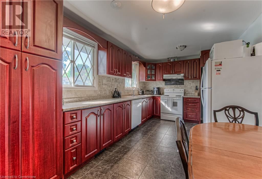 553 TEAKWOOD DRIVE Image 4