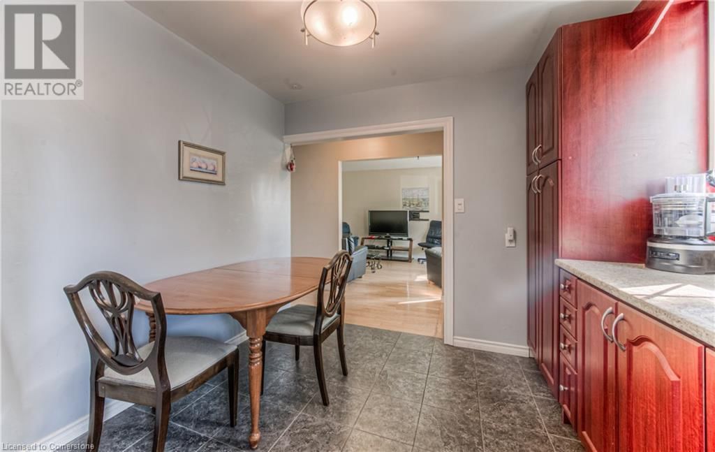 553 TEAKWOOD DRIVE Image 6