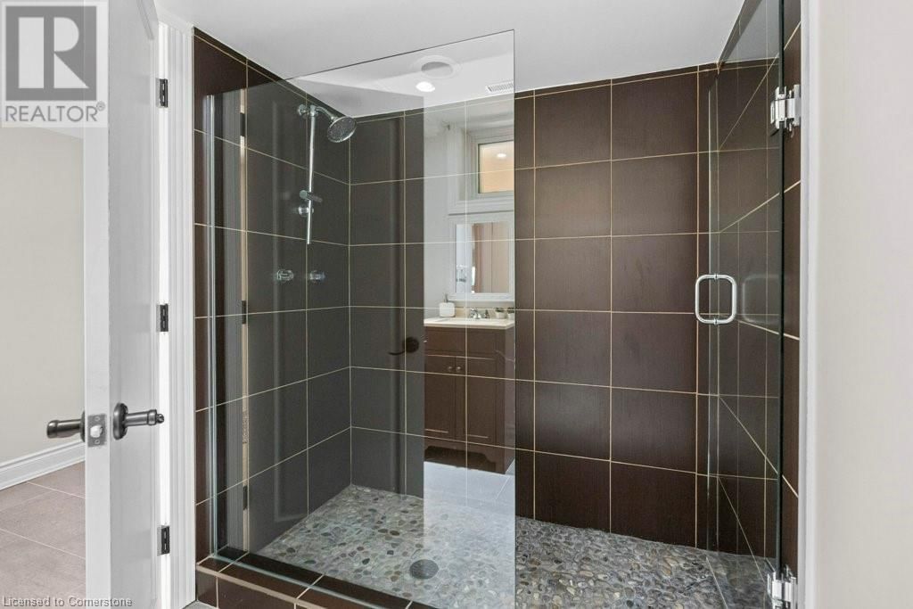 468 SPARLING CRESCENT Image 32