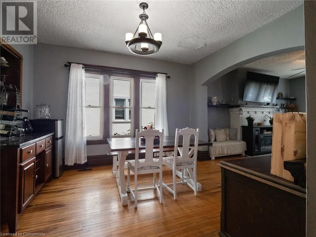 48 GROVE STREET Image 12