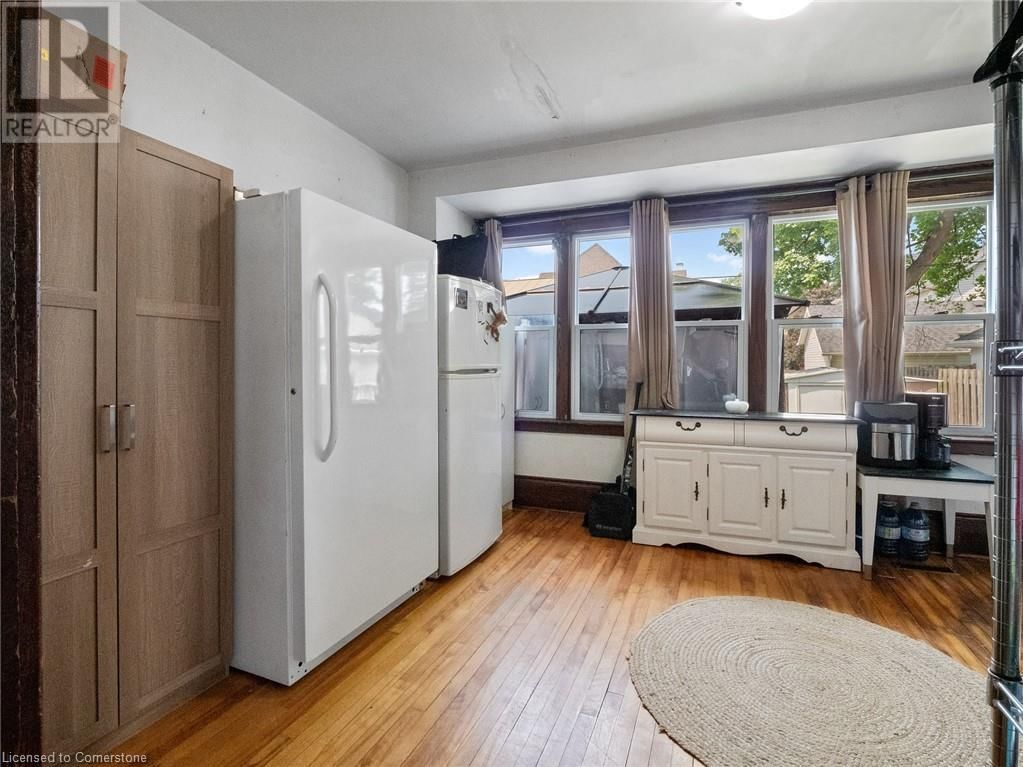 48 GROVE STREET Image 18
