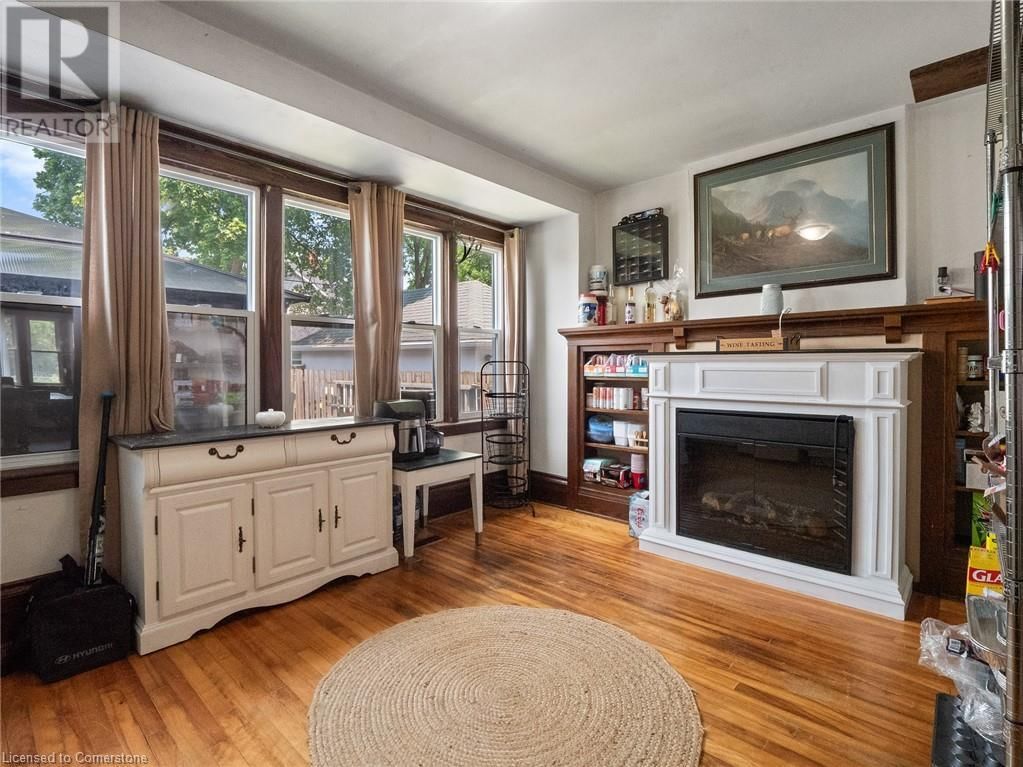 48 GROVE STREET Image 19