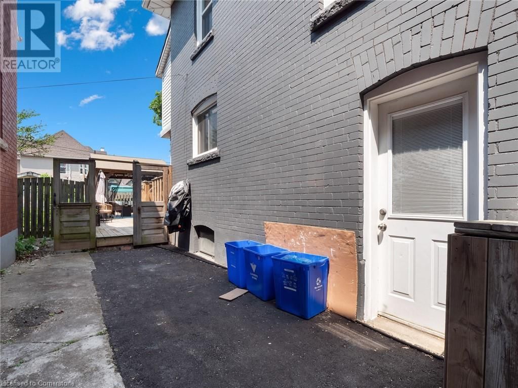 48 GROVE STREET Image 29