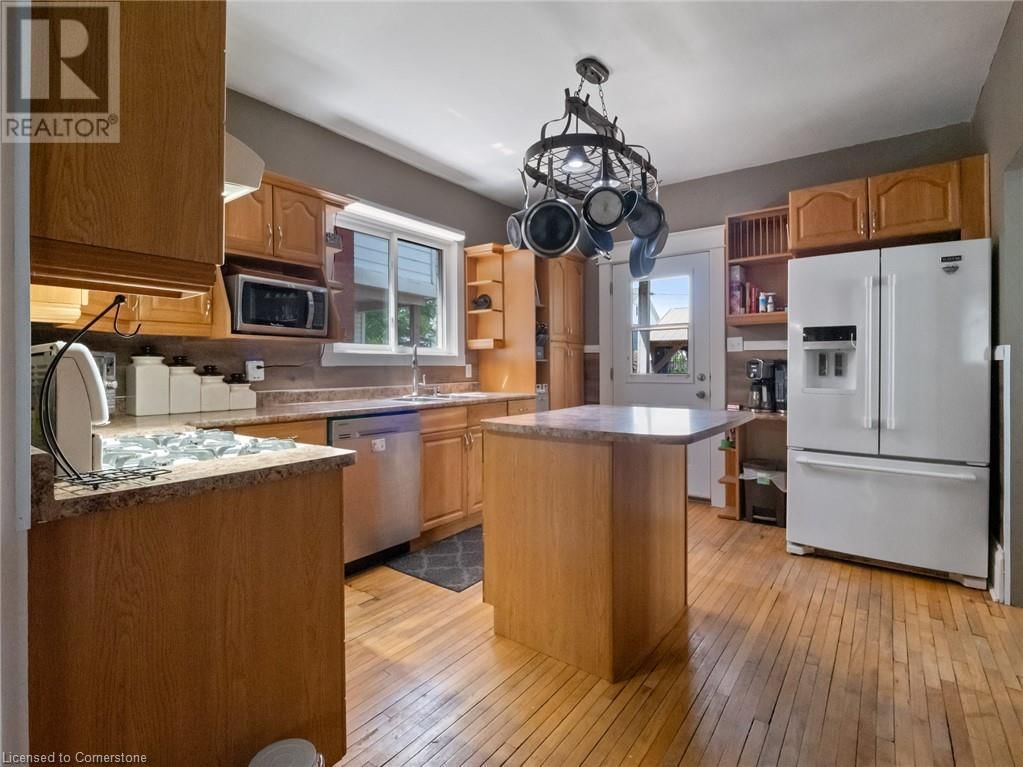 48 GROVE STREET Image 7