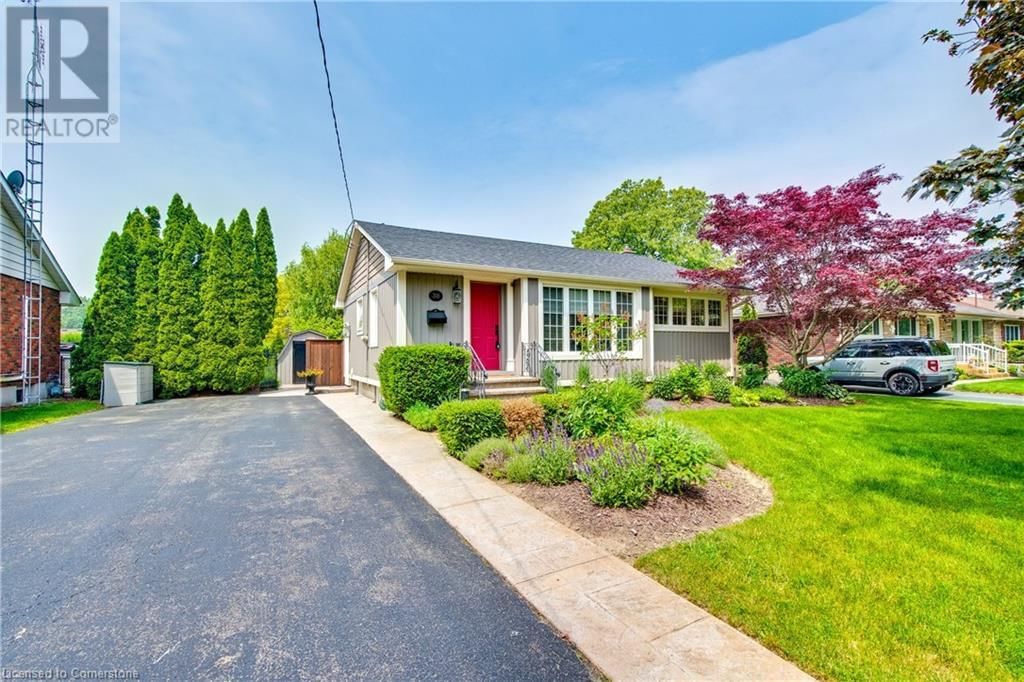 38 ALBANY DRIVE Image 1