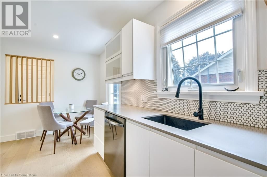 38 ALBANY DRIVE Image 12