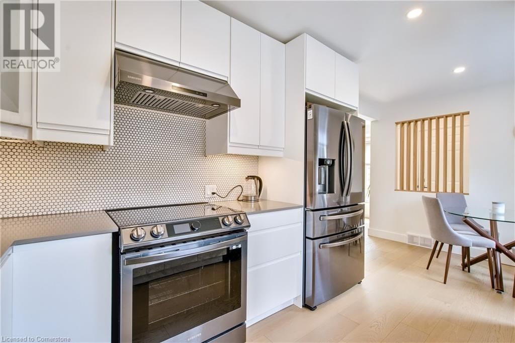 38 ALBANY DRIVE Image 13