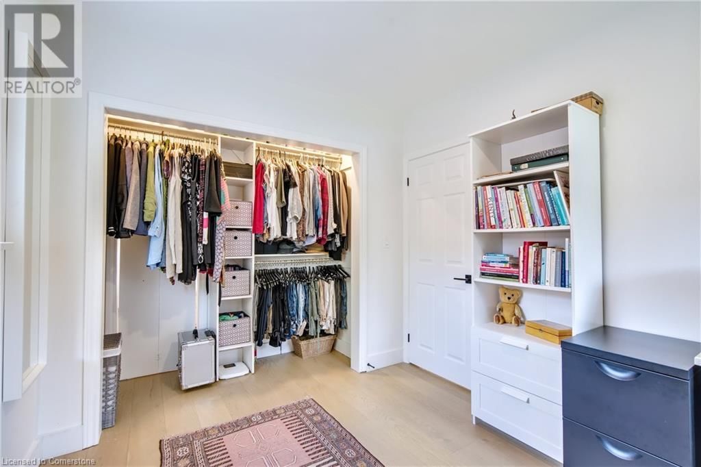 38 ALBANY DRIVE Image 17