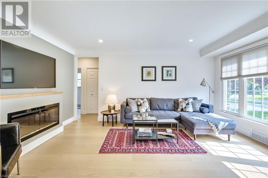 38 ALBANY DRIVE Image 7