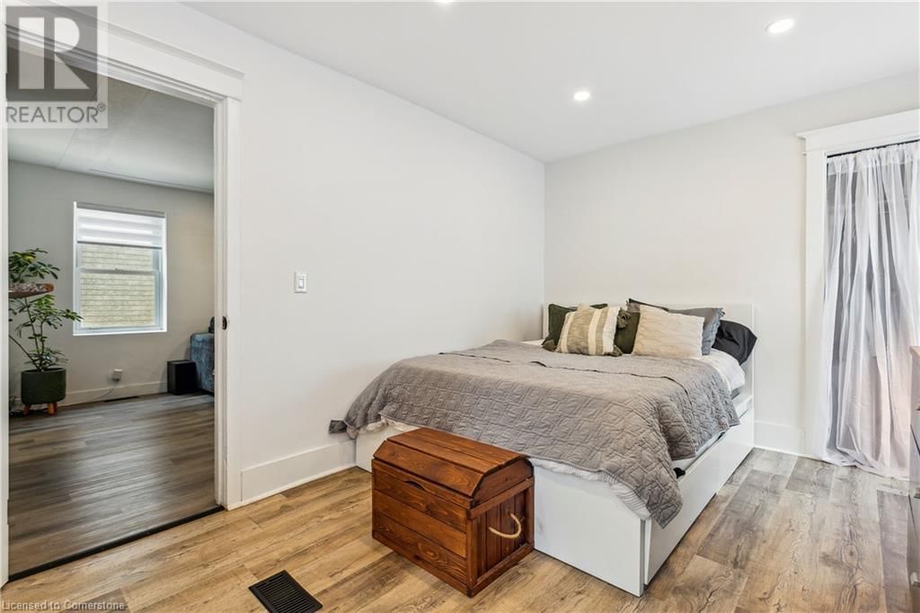 276 NORMANHURST AVENUE Image 24