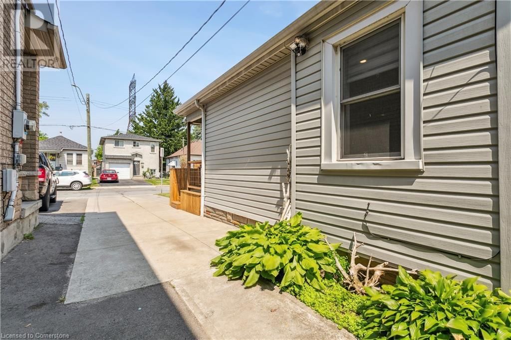 276 NORMANHURST AVENUE Image 43