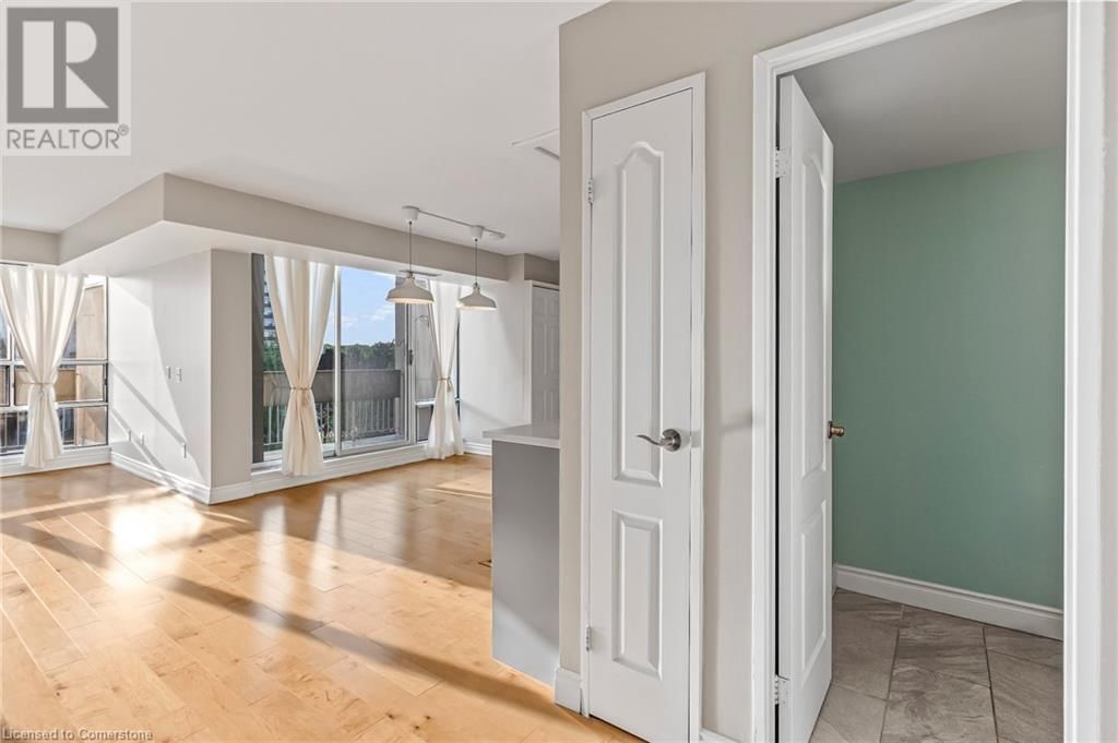 523 - 1300 MARLBOROUGH COURT Image 7
