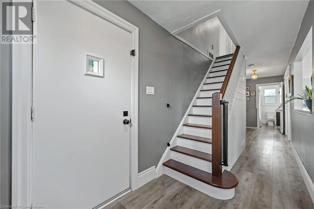 270 KATHLEEN STREET Image 17