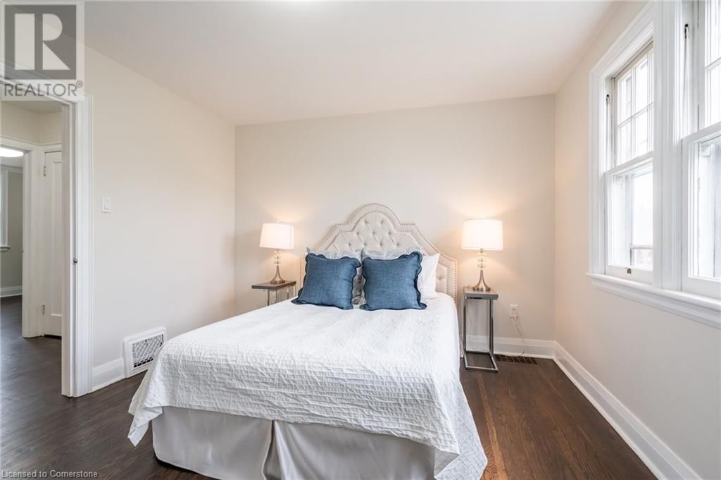 11 HUXLEY AVENUE SOUTH Image 33