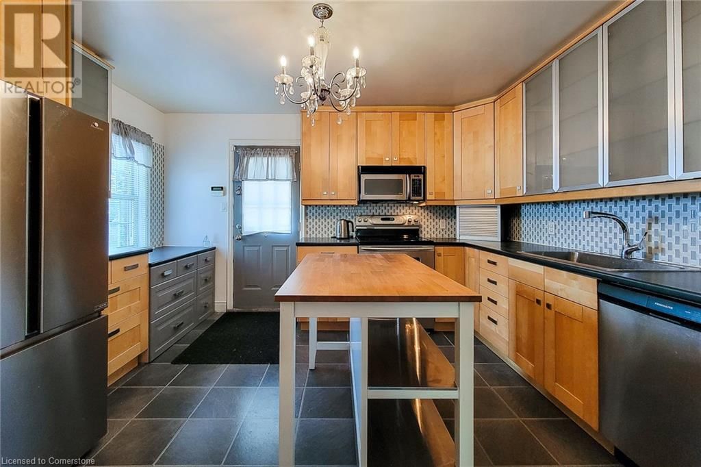 131 ERINDALE AVENUE Image 19